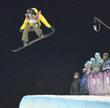 　女子ハーフパイプ決勝２回目　エアを決める岡田良菜＝ソチ（共同）