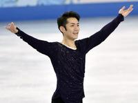 　男子フリーの演技を終え、声援に応える高橋大輔＝ソチ（共同）