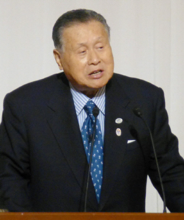 　講演する、東京五輪・パラリンピック組織委員会会長の森元首相