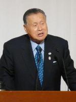 　講演する、東京五輪・パラリンピック組織委員会会長の森元首相＝20日午後、福岡市内のホテル