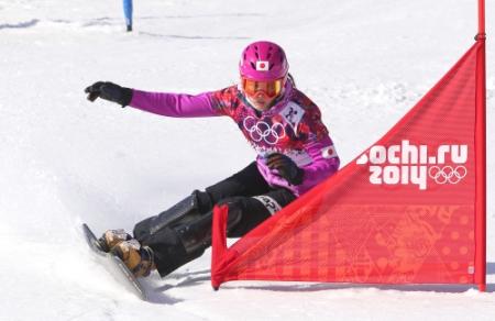 女子スノボパラレル回転予選１３位で決勝トーナメント進出を決めた竹内智香（撮影・飯室逸平）