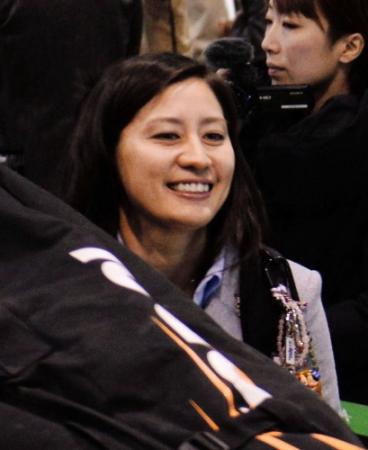 ソチから凱旋し到着ロビーに笑顔で現れた竹内智香（撮影・開出　牧）