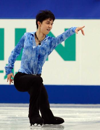 　華麗な演技で男子ＳＰで首位に立った羽生結弦