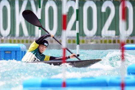 　公式練習で調整する女子カヤックシングルの矢沢亜季＝カヌー・スラロームセンター