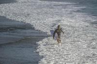 　初の公式練習で調整する五十嵐カノア＝釣ケ崎海岸