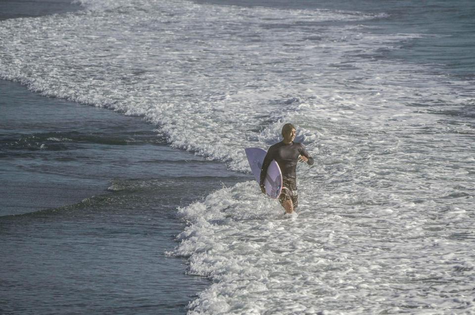 　初の公式練習で調整する五十嵐カノア＝釣ケ崎海岸