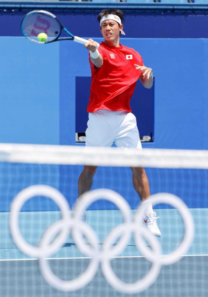 　会場で初練習する錦織圭