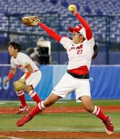 　イタリア戦の３回途中から登板した後藤＝横浜スタジアム