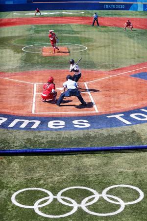 日本－カナダ戦が行われた横浜スタジアムのグラウンドに描かれた五輪マーク