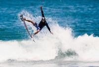 　本番会場で調整する五十嵐カノア