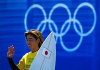 女子１回戦に臨む都筑有夢路＝釣ケ崎海岸サーフィンビーチ