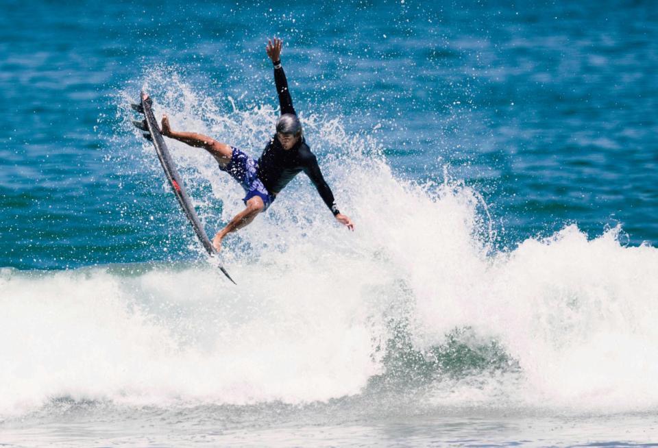 　本番会場で調整する五十嵐カノア