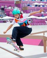 女子ストリート決勝　演技する中山楓奈。銅メダルを獲得した＝有明アーバンスポーツパーク