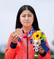 女子ストリートで銅メダルを獲得した中山楓奈＝有明アーバンスポーツパーク