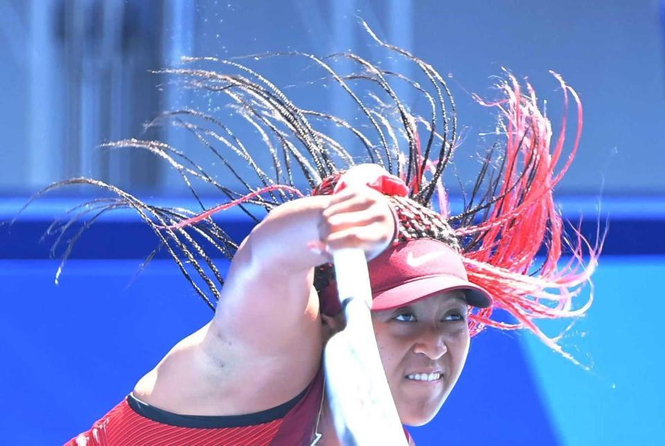 　ドレッドヘアをなびかせながら奮闘する大坂なおみ（撮影・高部洋祐）