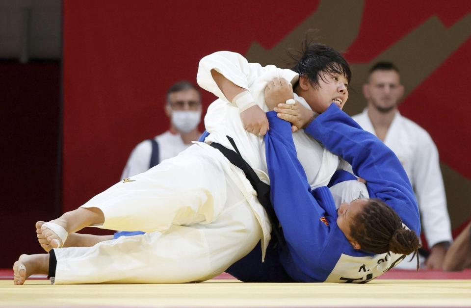 　トルコ選手（下）を破った素根輝＝日本武道館