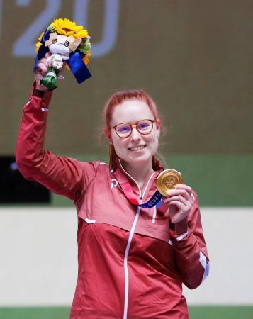 　女子ライフル３姿勢で金メダルを獲得したニナ・クリステン＝自衛隊朝霞訓練場