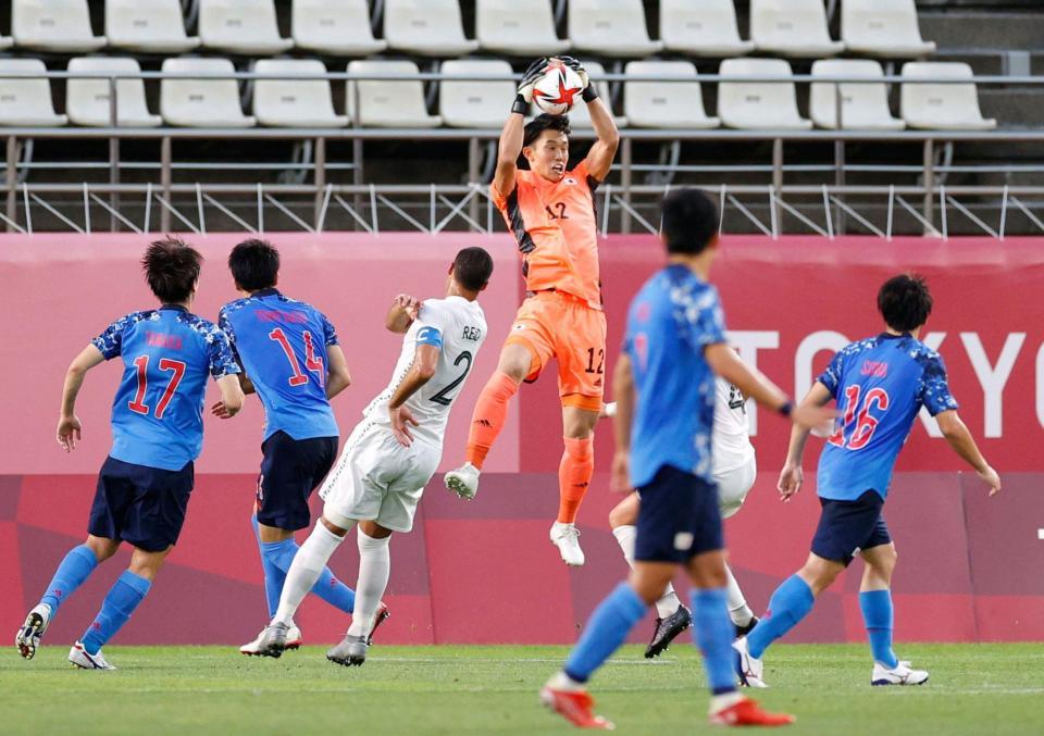 　前半、キャッチするＧＫ谷