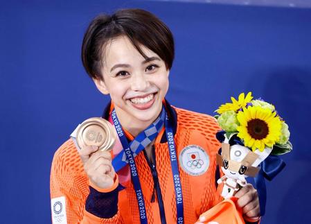　女子種目別床運動で銅メダルを獲得した村上茉愛