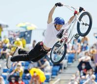 　決勝でトリックを決める中村輪夢