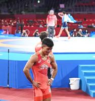 　男子グレコローマン６０キロ級決勝戦で敗れて肩を落とす文田健一郎（撮影・堀内翔）
