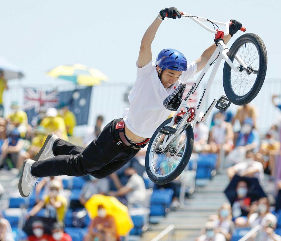 　決勝でトリックを決める中村輪夢