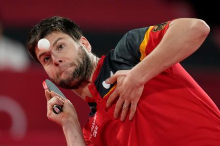 　卓球男子団体準々決勝、台湾との試合でプレーするドイツのドミトリー・オフチャロフ＝３日、東京体育館（ＡＰ＝共同）