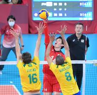 第３セット　スパイクを決める石川祐希＝有明アリーナ（撮影・堀内翔）