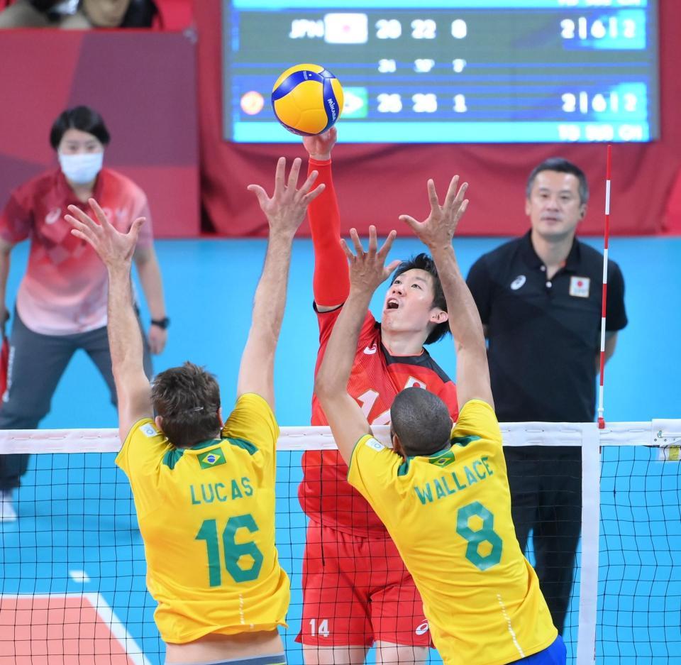 第３セット　スパイクを決める石川祐希＝有明アリーナ（撮影・堀内翔）