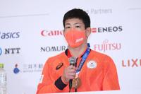 記者会見するレスリング男子グレコローマンスタイル７７キロ級銅メダルの屋比久翔平（代表撮影）