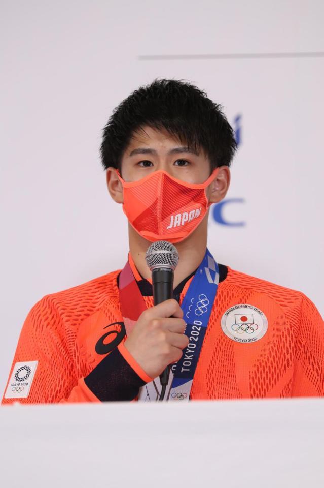 記者会見する体操男子の橋本大輝（代表撮影）