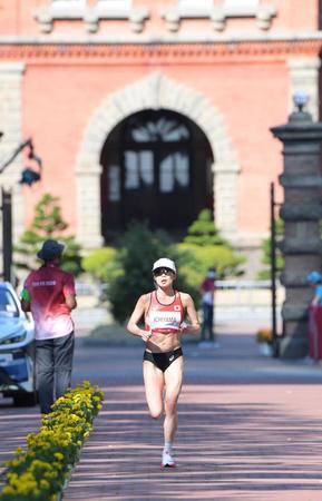 ８位でゴールを目指す一山麻緒＝札幌市内（撮影・金田祐二）＝札幌市内（撮影・金田祐二）
