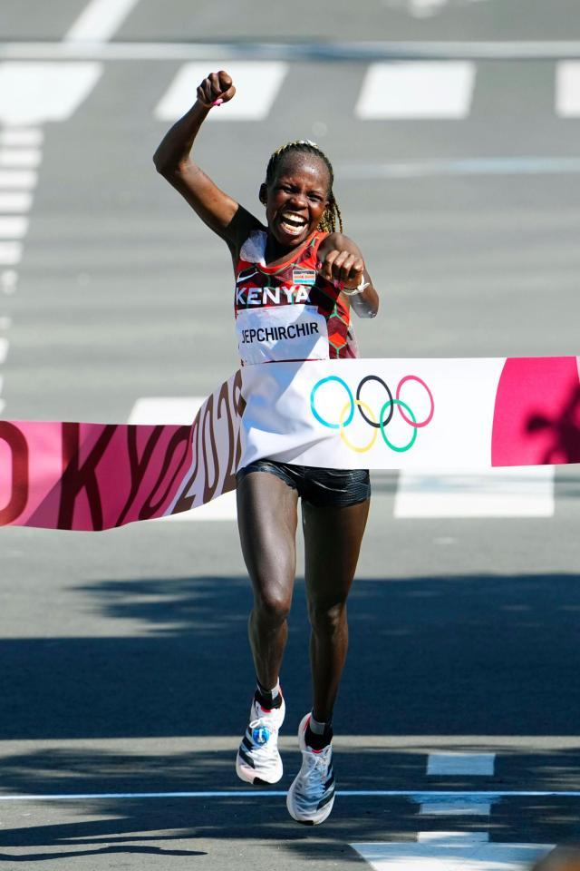 女子マラソン 一山が８位 アテネ以来１７年ぶりの日本勢入賞 鈴木１９位 前田３３位 東京五輪 デイリースポーツ Online