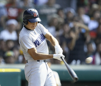 右投げ右打ちの横浜・高浜