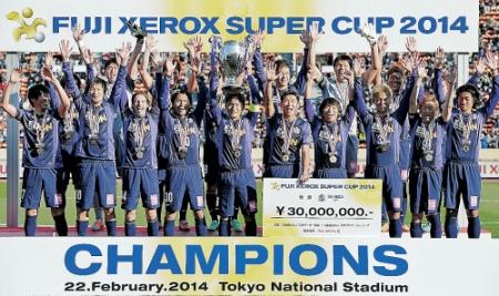 横浜Ｍを倒してフジゼロックス杯を制した広島イレブン