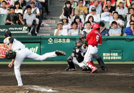 昨年のＣＳ第１戦、藤浪の内角球にのけぞる梵１０月１２日、甲子園