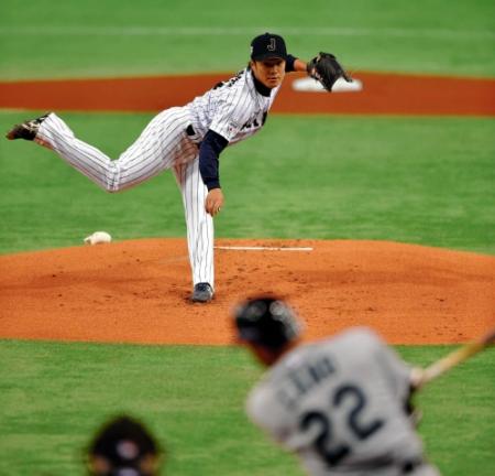 日米野球で好投した楽天・則本＝１１月１５日、東京ドーム