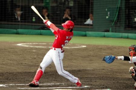 巨人とのオープン戦でプロ初本塁打を放った広島・野間（２月２１日）