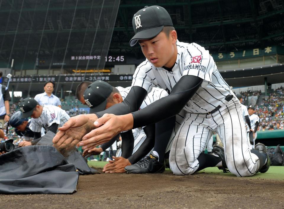 遊学館に敗れ、１試合で甲子園を後にする九州学院・村上