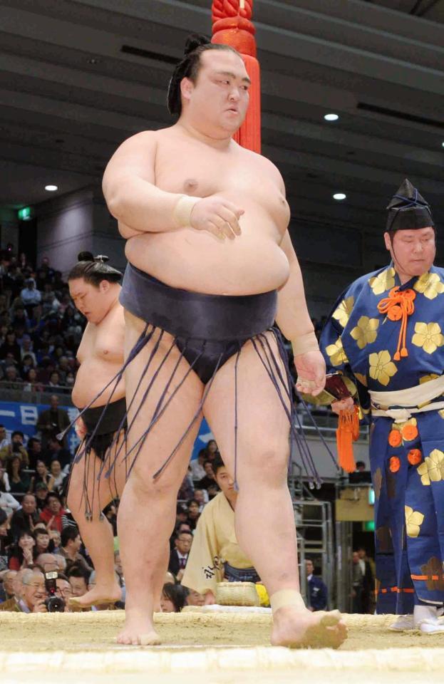 　１３勝２敗で春場所を終えた稀勢の里