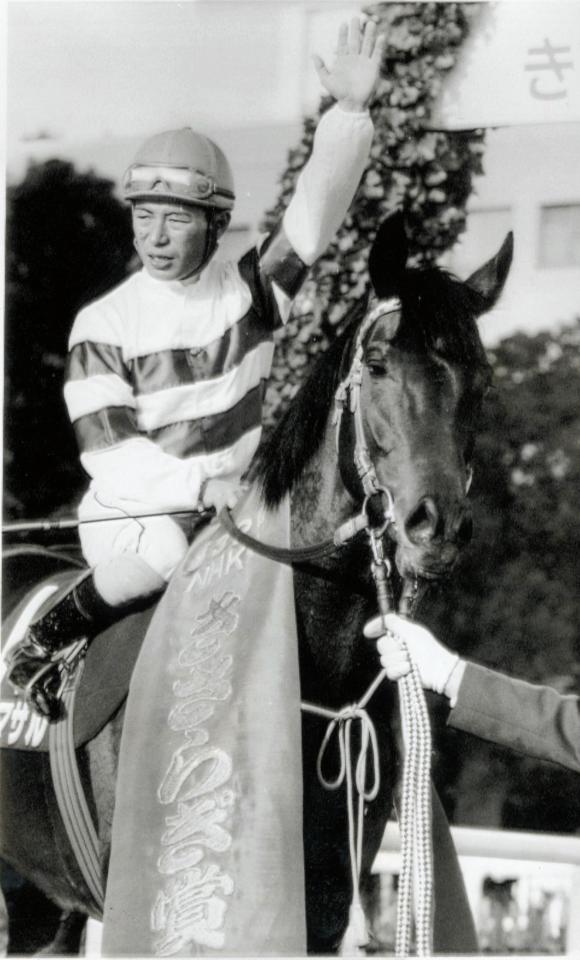 ９２年きさらぎ賞を制した“２代目”ヒシマサルと田島信行騎手＝京都競馬場