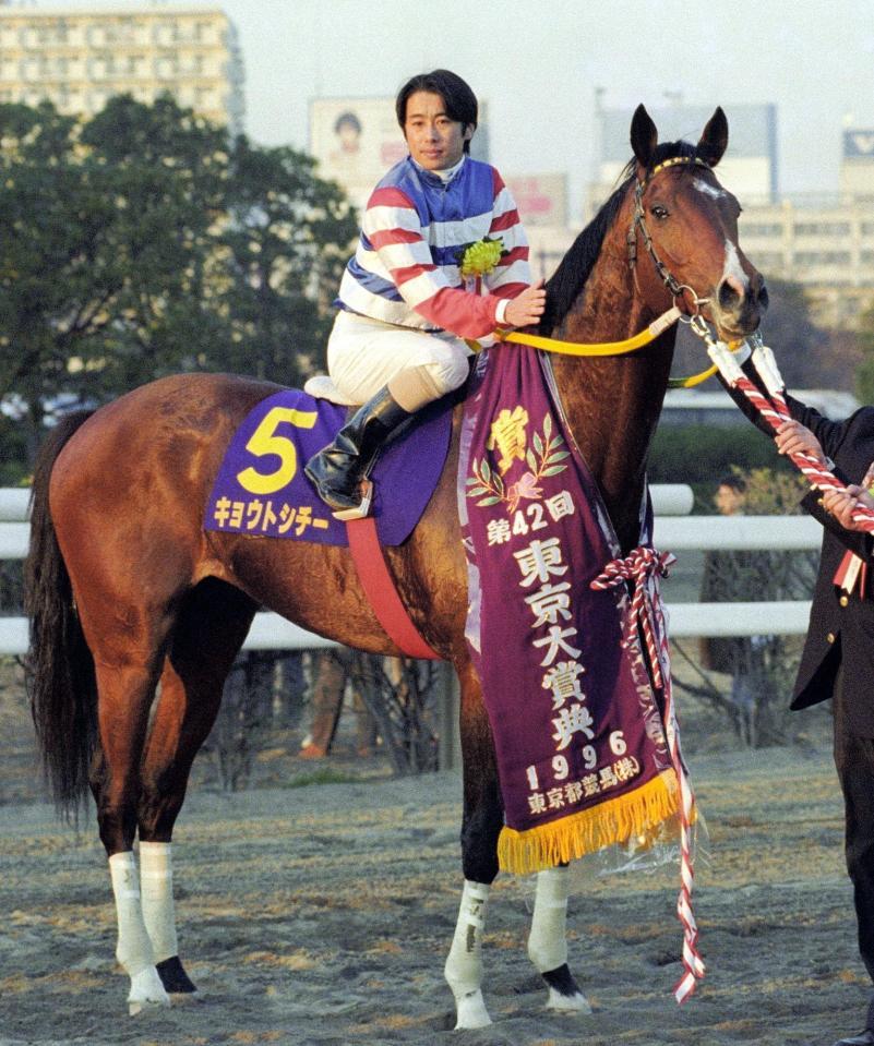 夏のシーサイドＳ制覇で弾みをつけ、年末の東京大賞典を制したキョウトシチー（鞍上は松永幹夫現調教師）＝大井競馬場、１９９６年１２月２９日