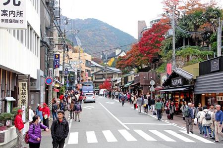 　多くの観光客らでにぎわう有馬温泉
