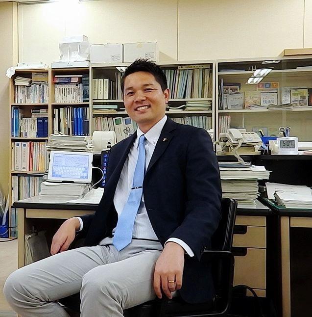 横須賀市議会議員として活躍する山本賢寿氏