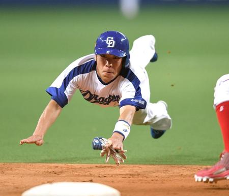 ２０００安打へカウントダウンに入った中日・荒木雅博