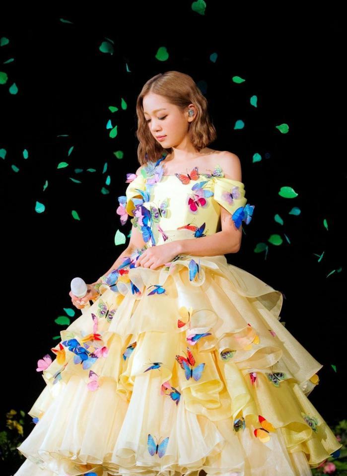 京セラドーム大阪でコンサートを行った西野カナ