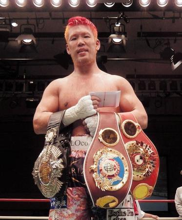 ５回ＫＯ勝ちで２冠を防衛した藤本京太郎＝１１月４日