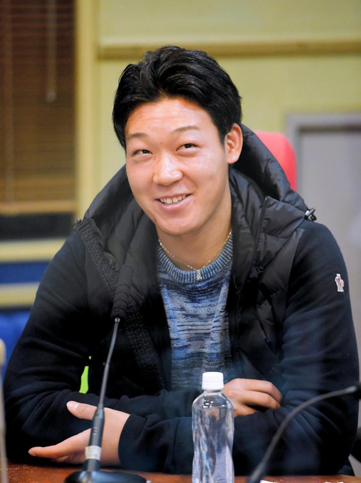 ＭＢＳラジオ「亀山つとむのスポーツマンデー」に出演する大山（撮影・高部洋祐）