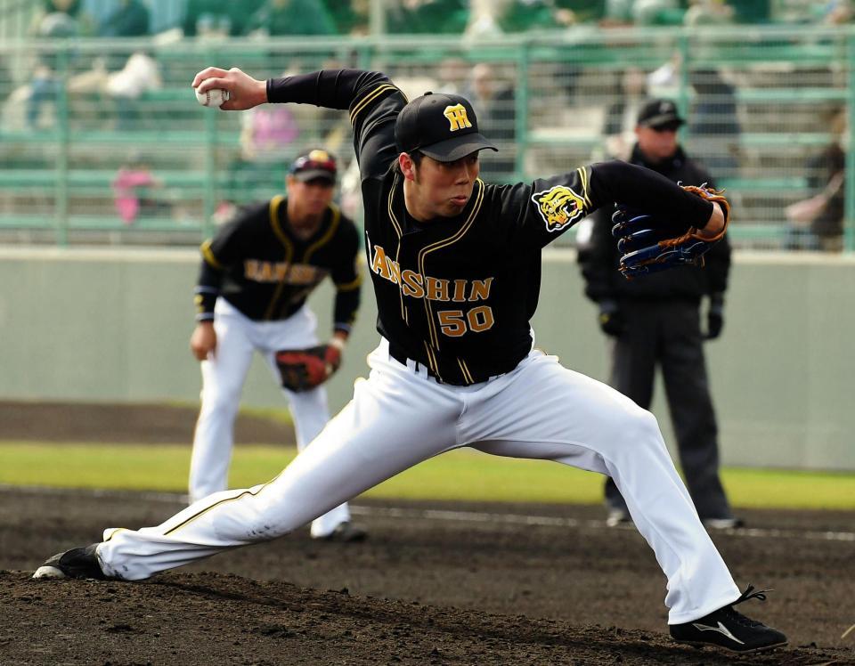 紅白戦で力投する阪神・青柳＝宜野座（撮影・堀内翔）