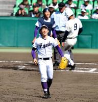 悔しそうな表情を浮かべる由利工・佐藤亜蓮＝２４日